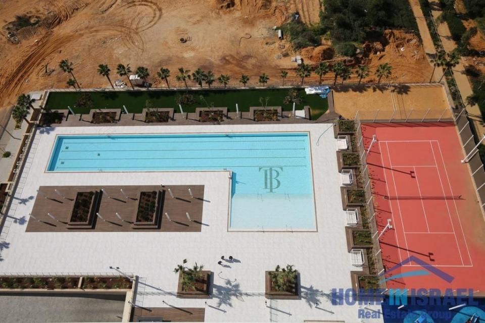 למכירה בנתניה במגדל ”Briga Towers” החדש, דירת 5 חדרים — תמונה 1