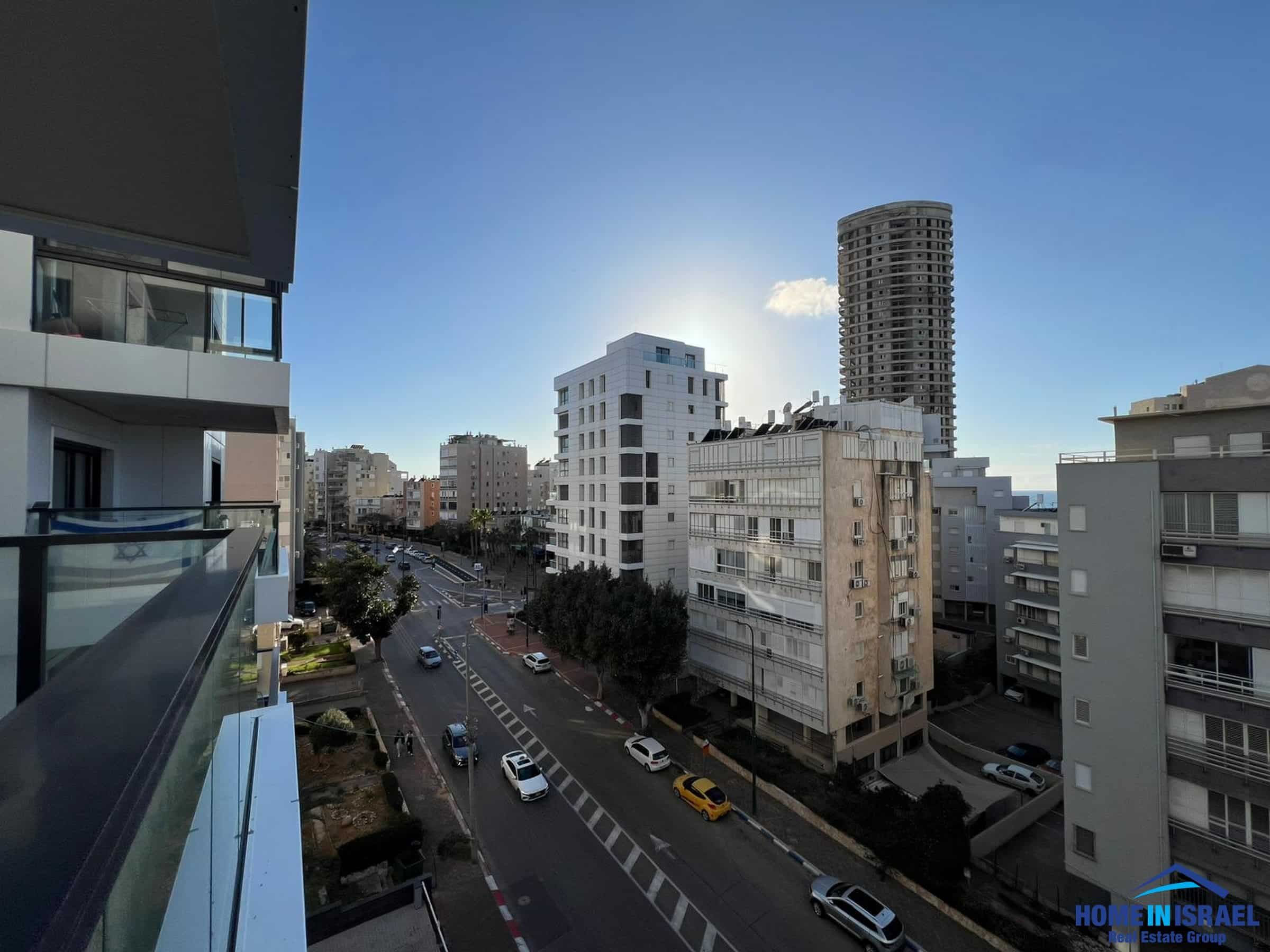 למכירה דירת 3 חדרים חדשה במרכז העיר נתניה ברחוב אוסישקין — תמונה 1
