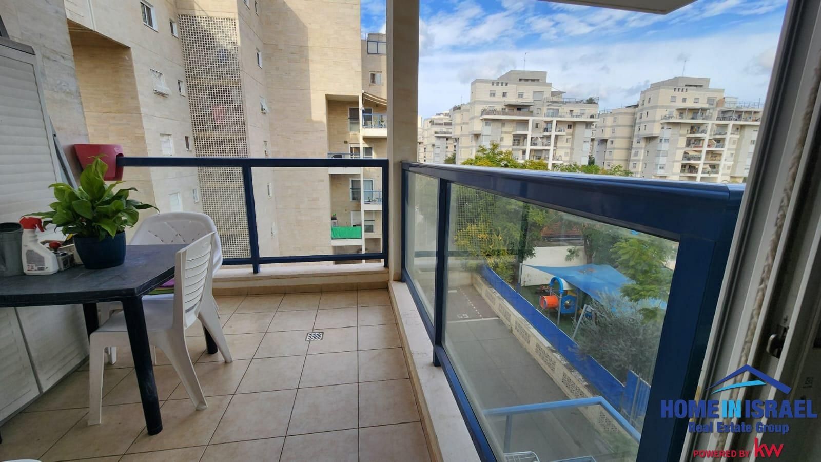 למכירה דירת 4 חד' ברחוב דגניה, קרית השרון — תמונה 2