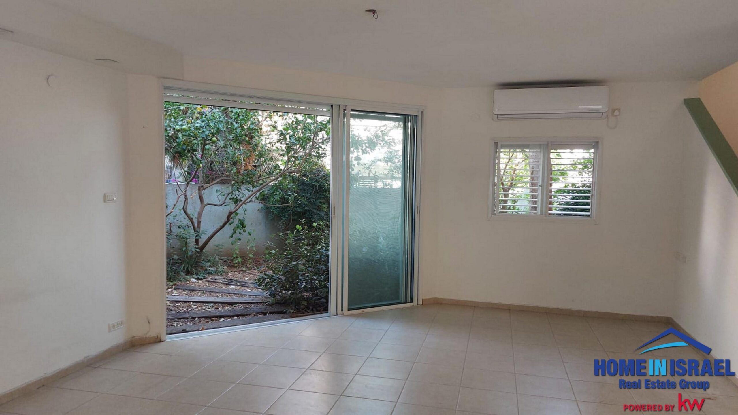 למכירה ברחוב עמק חפר קוטג' טורי משופץ בסגנון כפרי — תמונה 2