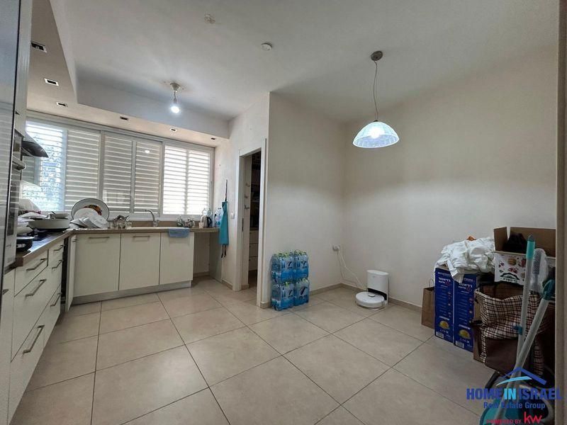 למגורים או להשקעה בצפון נתניה דירת 4 חד' משופצת — תמונה 2